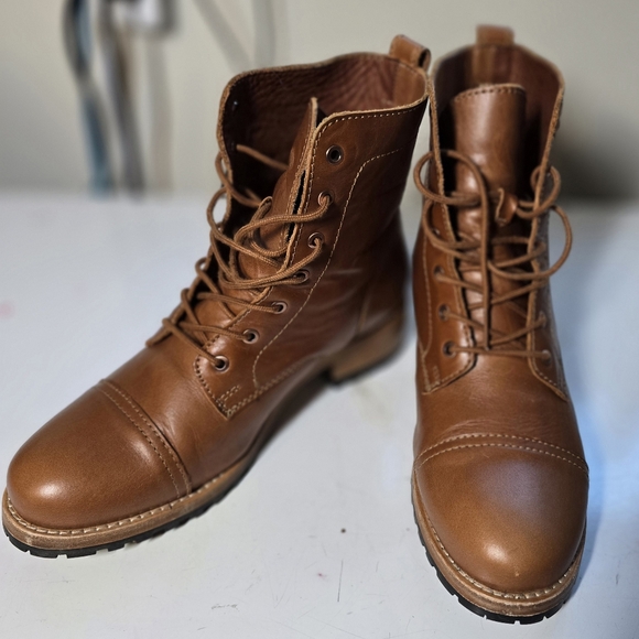 Portland Leather Lace Up Boots - Picture 5 of 8